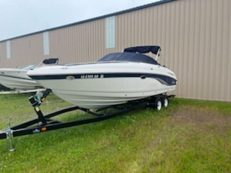 2002 CHAPARRAL 260 SSi WITH TRAILER – 6.2 MERCRUISER MPI 320HP